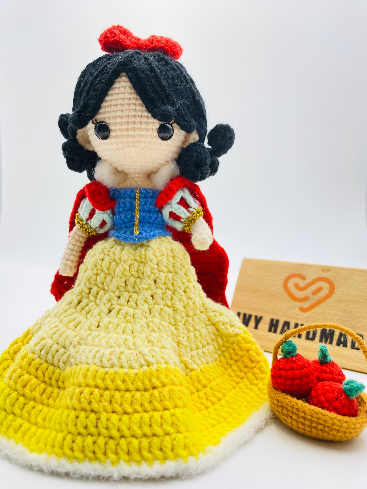 SnowWhite-Handmade Crochet