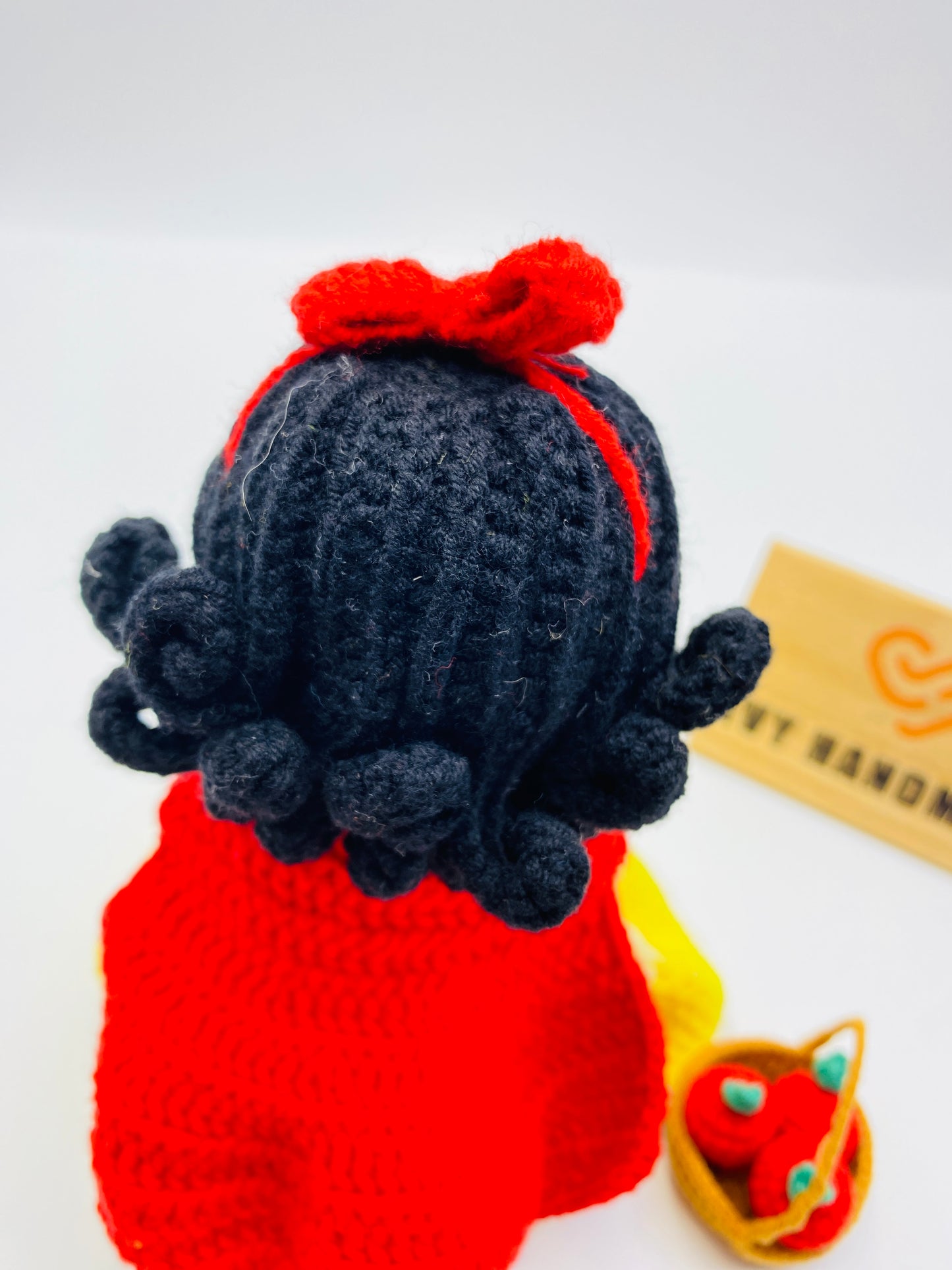 SnowWhite-Handmade Crochet