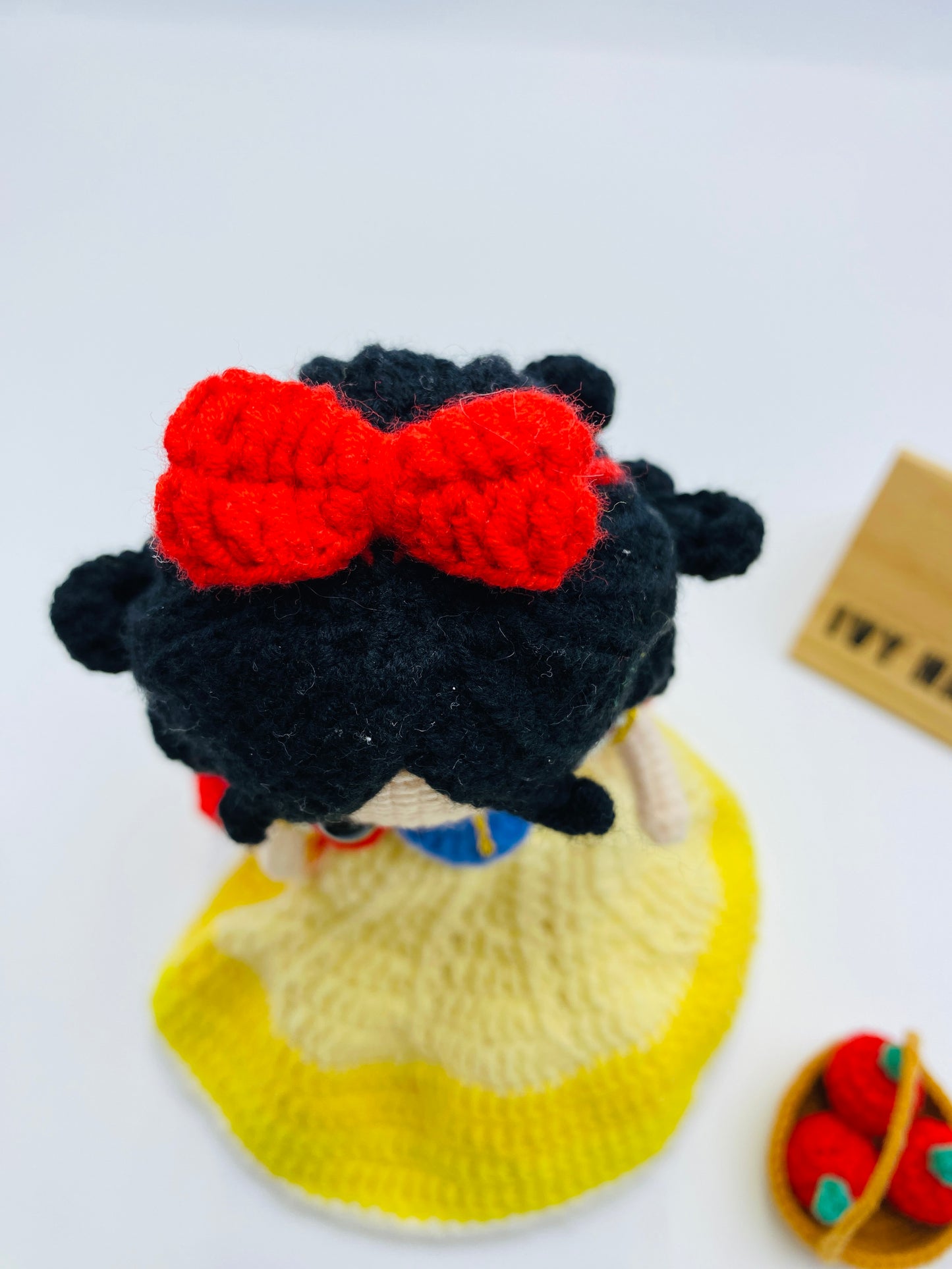 SnowWhite-Handmade Crochet