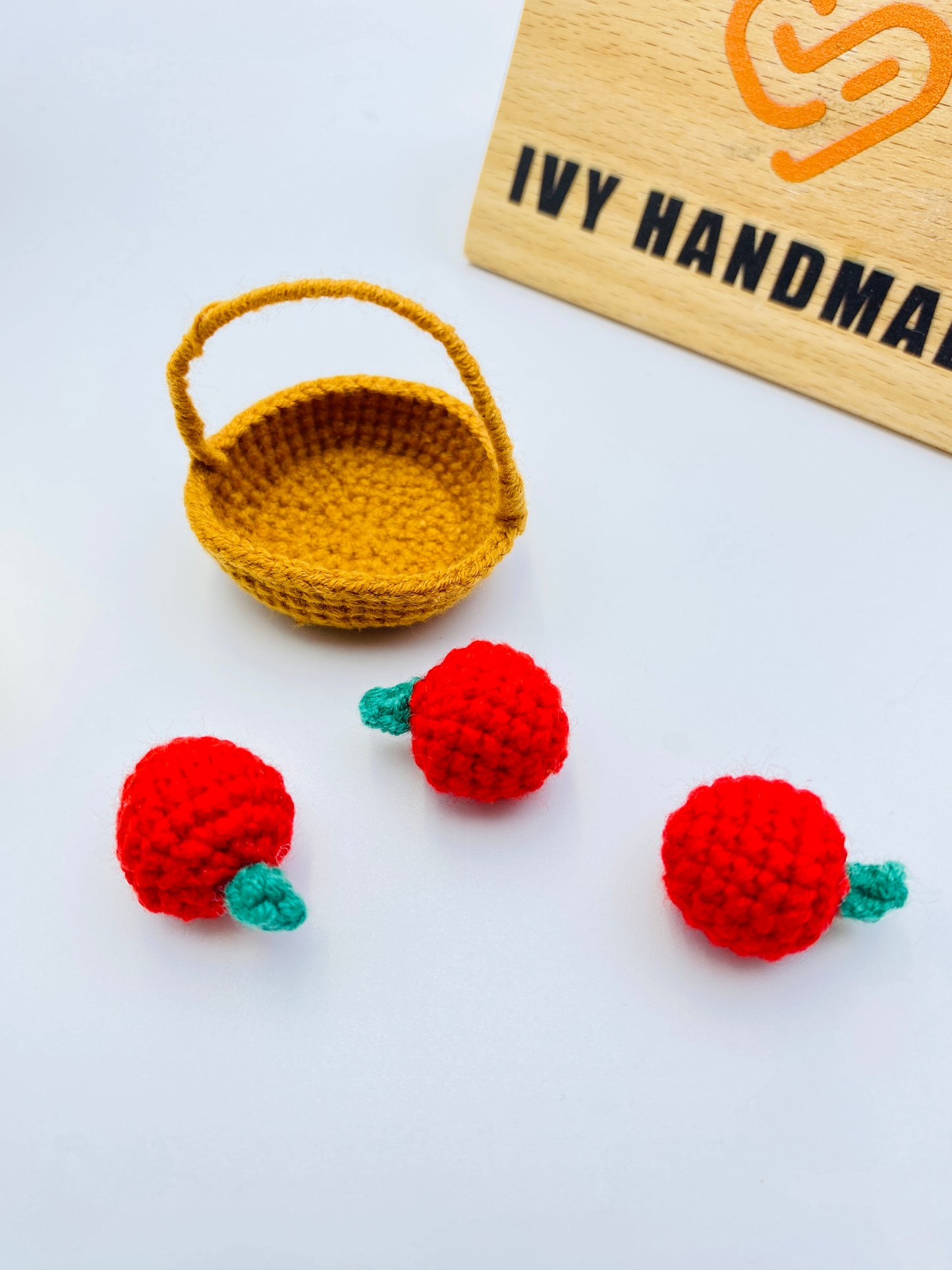 SnowWhite-Handmade Crochet