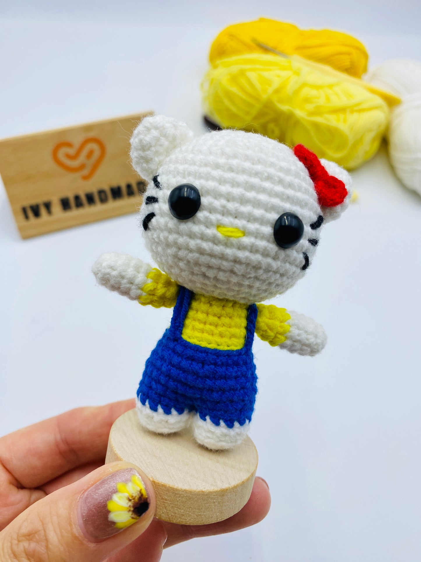 Hello Kitty/key chain-Handmade Crochet