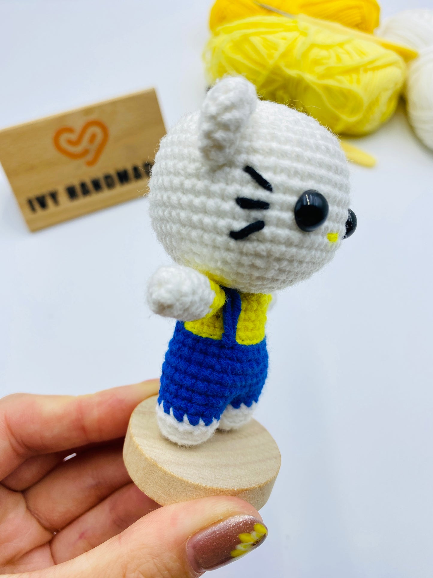 Hello Kitty/key chain-Handmade Crochet