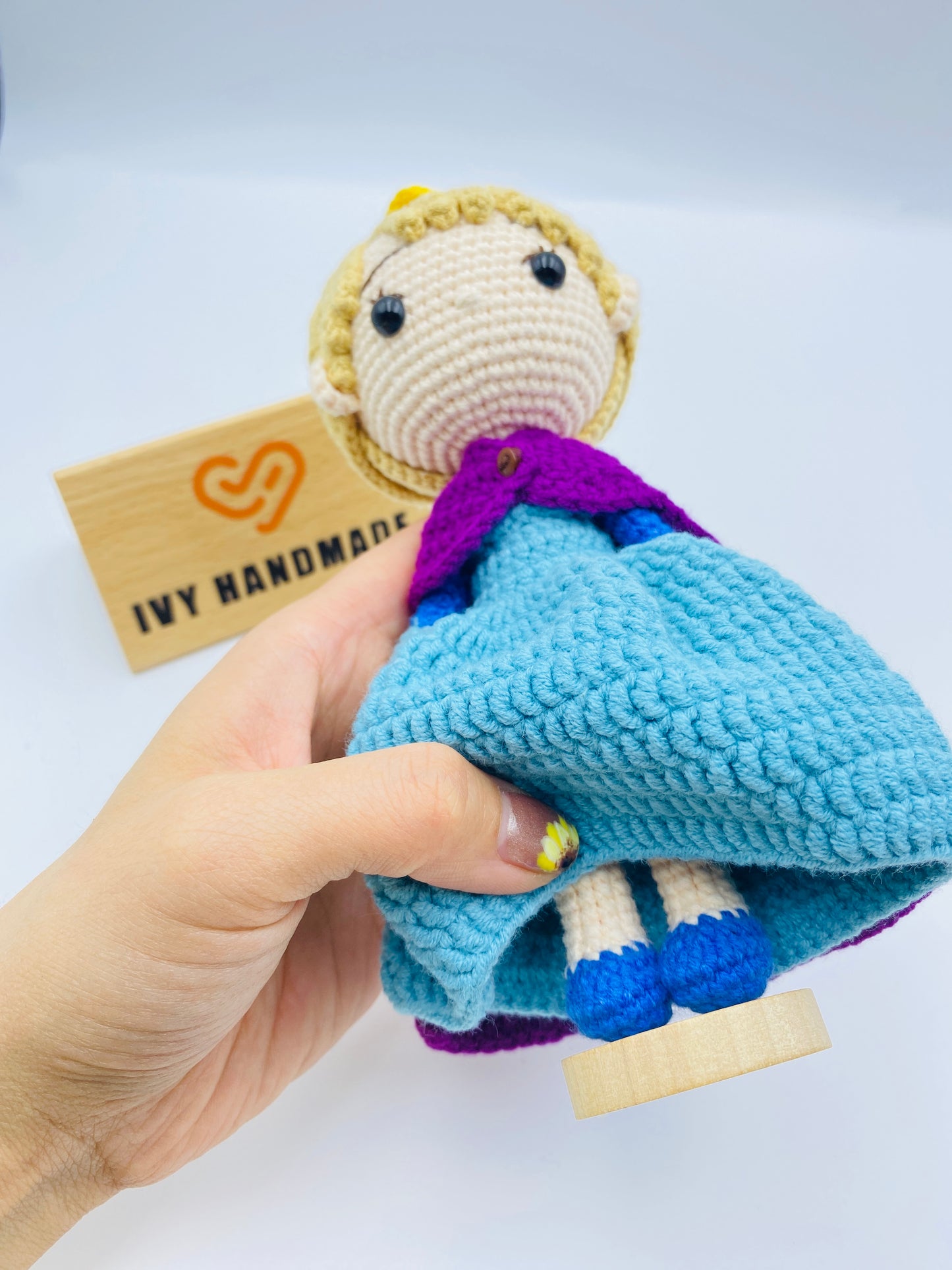 Frozen-Elsa-Handmade Crochet