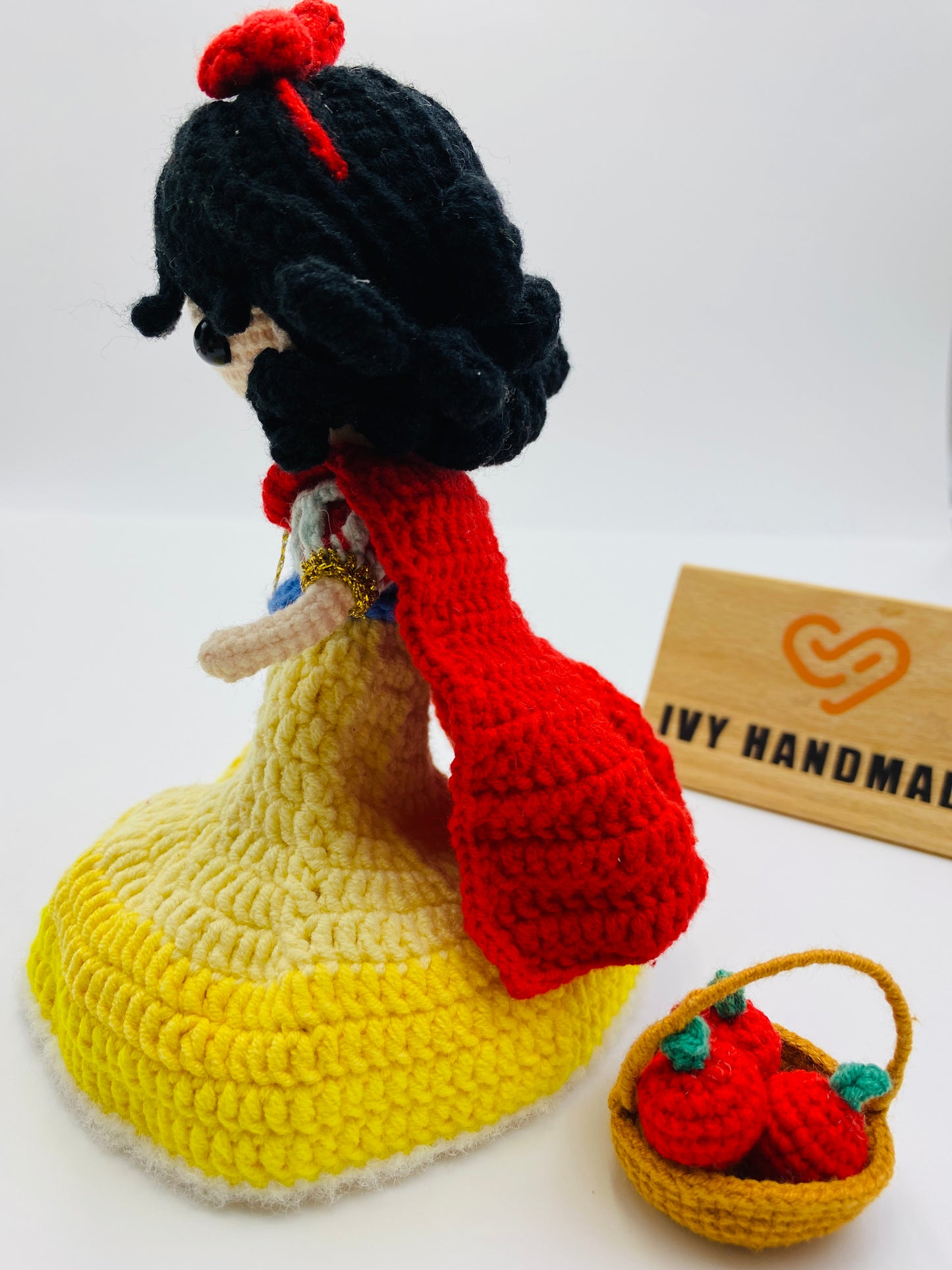 SnowWhite-Handmade Crochet